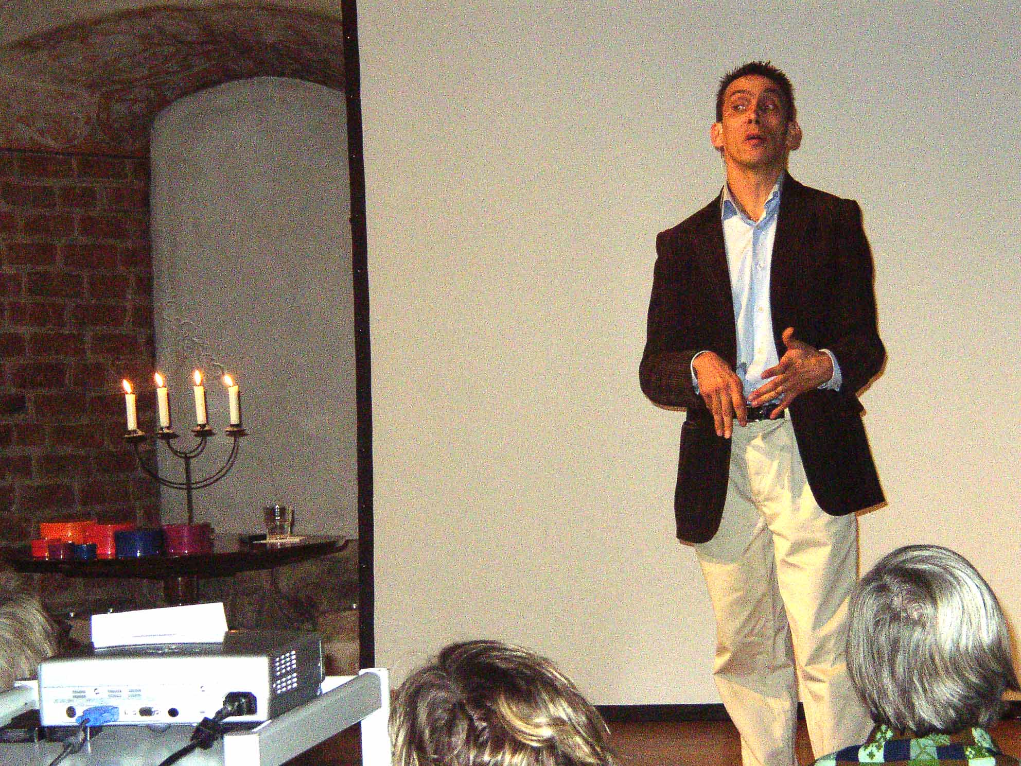 Mikael Avatar speaking on stage